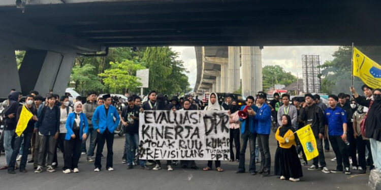 PMII Makassar Tolak Gelar Pahlawan Soeharto