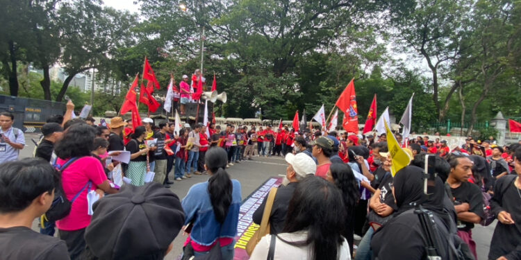 GEBRAK Tuntut Pembebasan 1.038 Tahanan Politik dan Upah Layak Nasional di Hari HAM