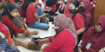 Buruh Amos Indah Indonesia Tolak Paksaan Resign dan Tuntut Pembayaran THR