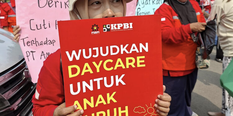 Ratusan Buruh Kepung Kemnaker, Tuntut Hentikan PHK Massal