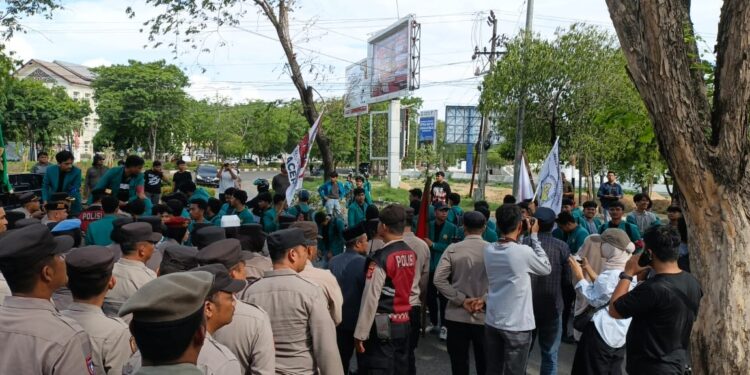 Ratusan Mahasiswa USK Desak Percepatan Rehab Rekon Aceh
